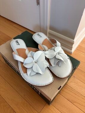 Born - White Leather Floral Slide Sandals